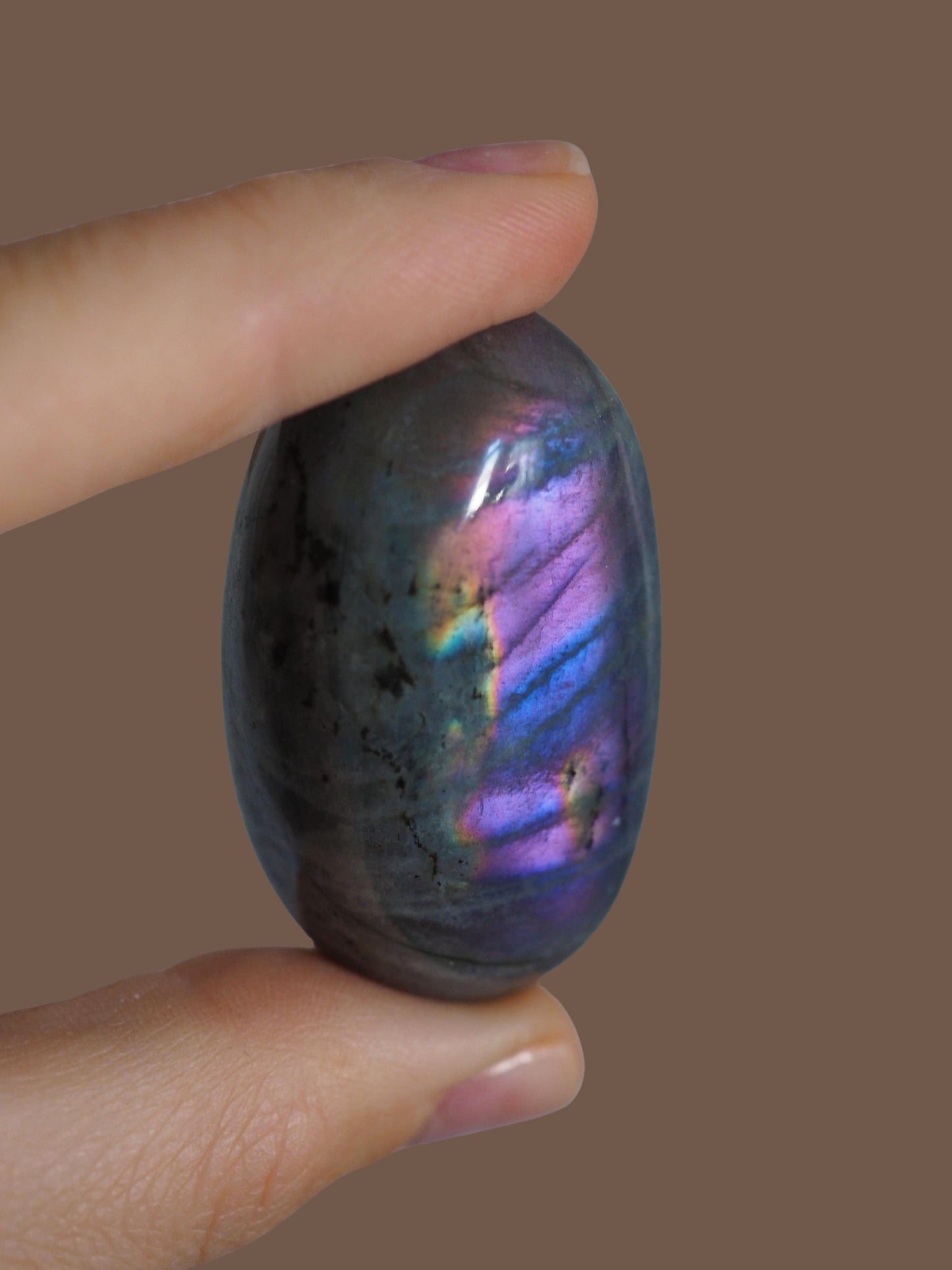 Rosa Lila Labradorit Palmstone Seifenstein Handstein ca. 4 cm - Aus Madagascar Hand poliert HIGH QUALITY