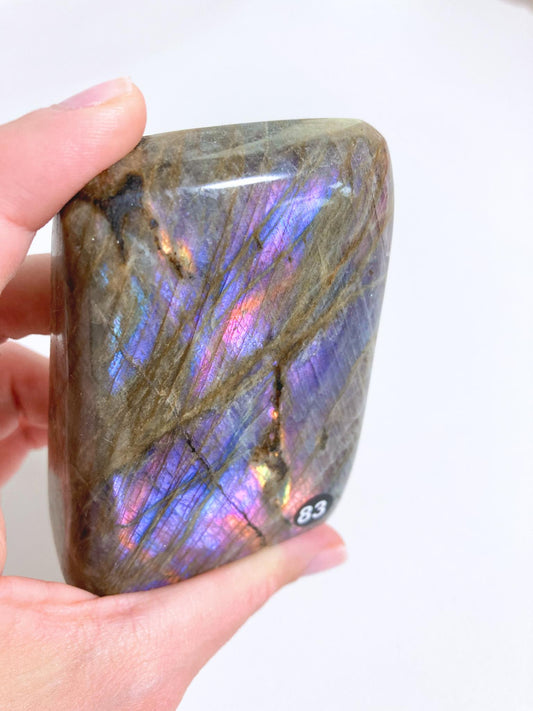 Pink Violett Blau Labradorit Freifrom . FREEFORM 330g - aus Madagascar (83)