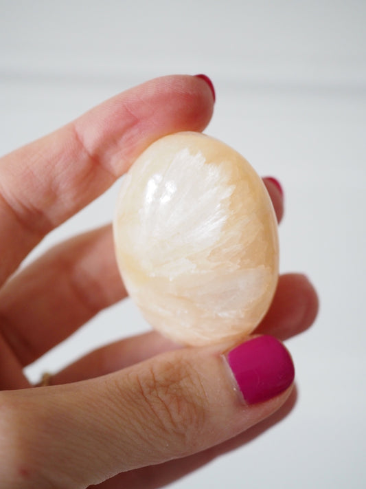 Scolecit mit Stilbit Palmstone. Handstein . Seifenstein . ca. 4.5 cm - aus Indien HIGH QUALITY RARE