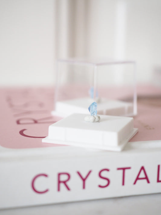 Blauer Jeremjevite . MINI MINERALS IN BOX 3x3cm - aus Erongo Namibia SUPER RARE