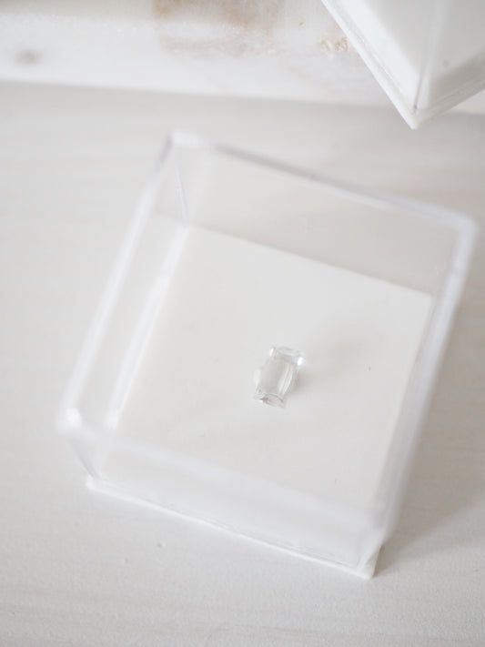 Weisser Topaz Faccettiert . MINI MINERALS IN BOX 3x3cm - geschliffen in Indien