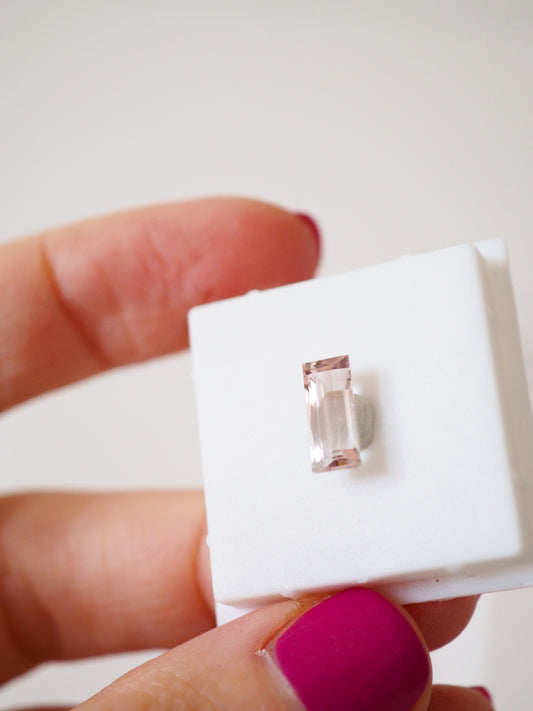 Pink Turmalin Faccettiert . MINI MINERALS IN BOX 3x3cm - geschliffen in Indien