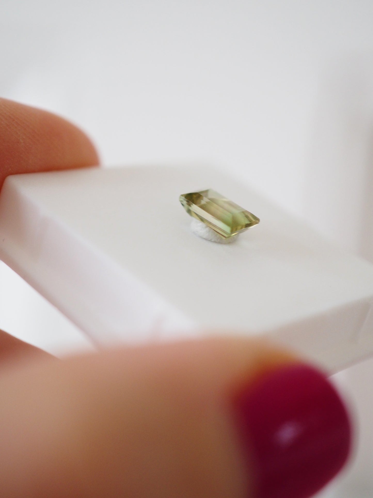 Grüner Wassermelonen Turmalin Faccettiert . MINI MINERALS IN BOX 3x3cm - geschliffen in Indien