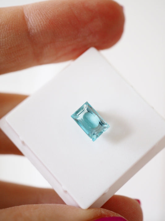 blauer Aquamarin Faccettiert . MINI MINERALS IN BOX 3x3cm - geschliffen in Indien