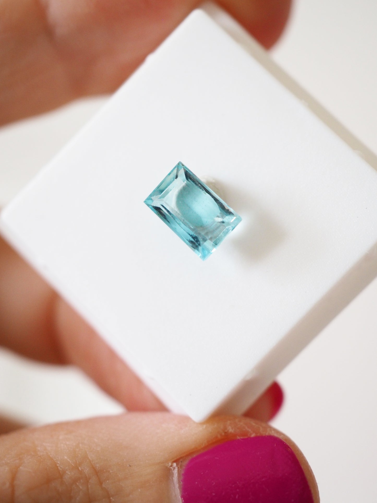 blauer Aquamarin Faccettiert . MINI MINERALS IN BOX 3x3cm - geschliffen in Indien