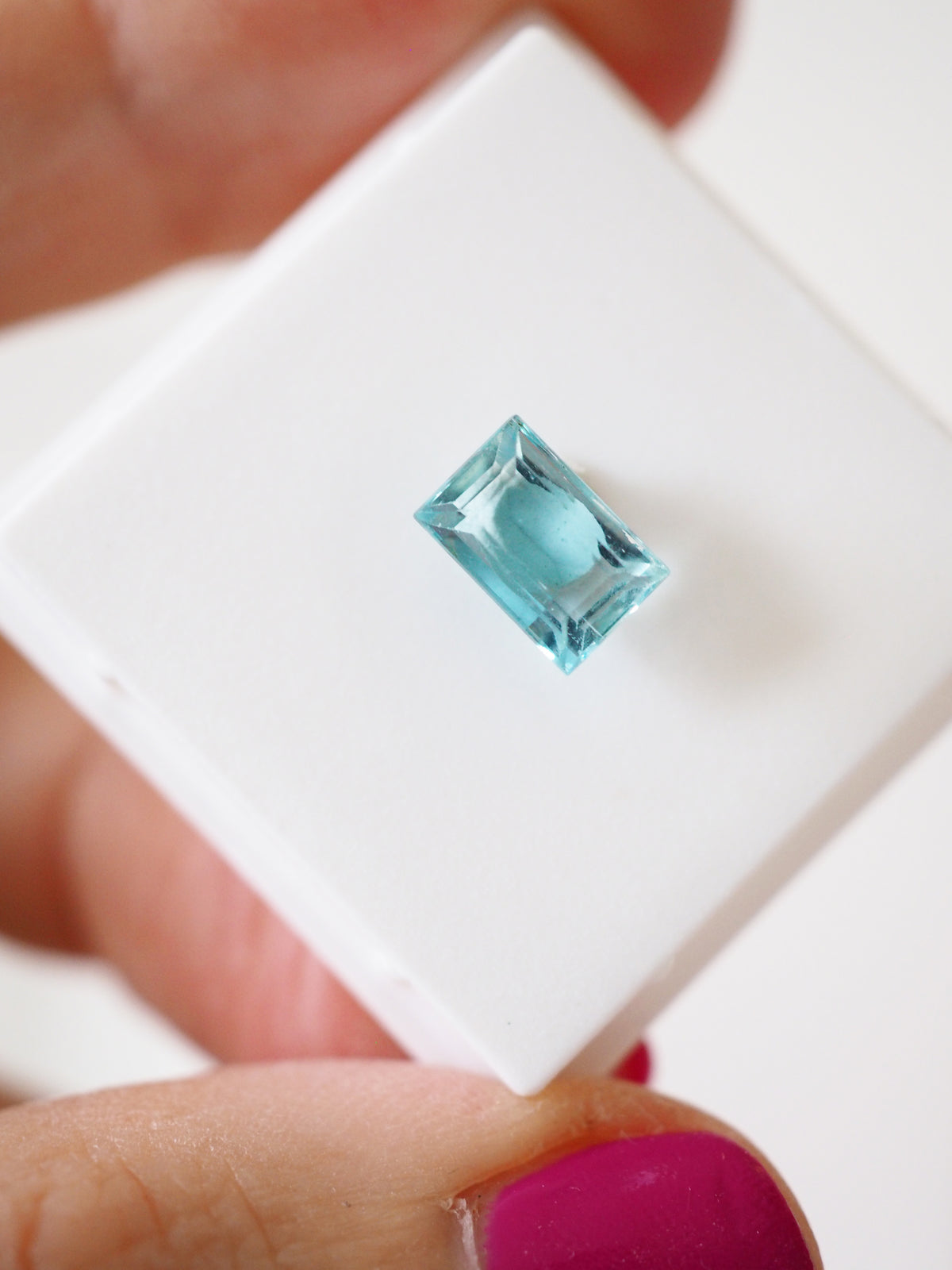 blauer Aquamarin Faccettiert . MINI MINERALS IN BOX 3x3cm - geschliffen in Indien