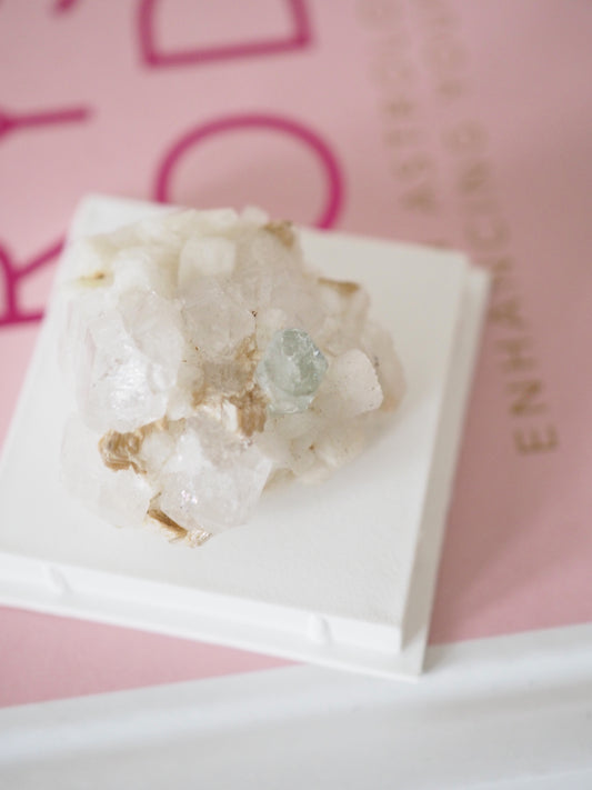 Aquamarin in Matrix mit Bergkristall und Muscovit . MINI MINERALS IN BOX 4x4cm - aus Pakistan