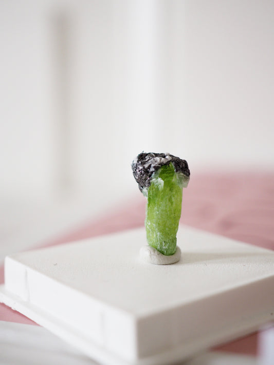 Diopsid . MINI MINERALS IN BOX 4x4cm - aus Katlang Pakistan