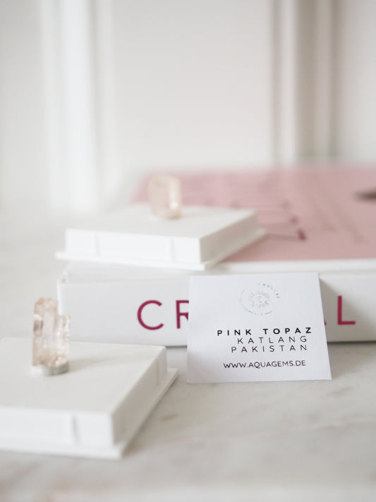 Pinker Topaz . MINI MINERALS IN BOX 4x4cm - aus Katlang Pakistan