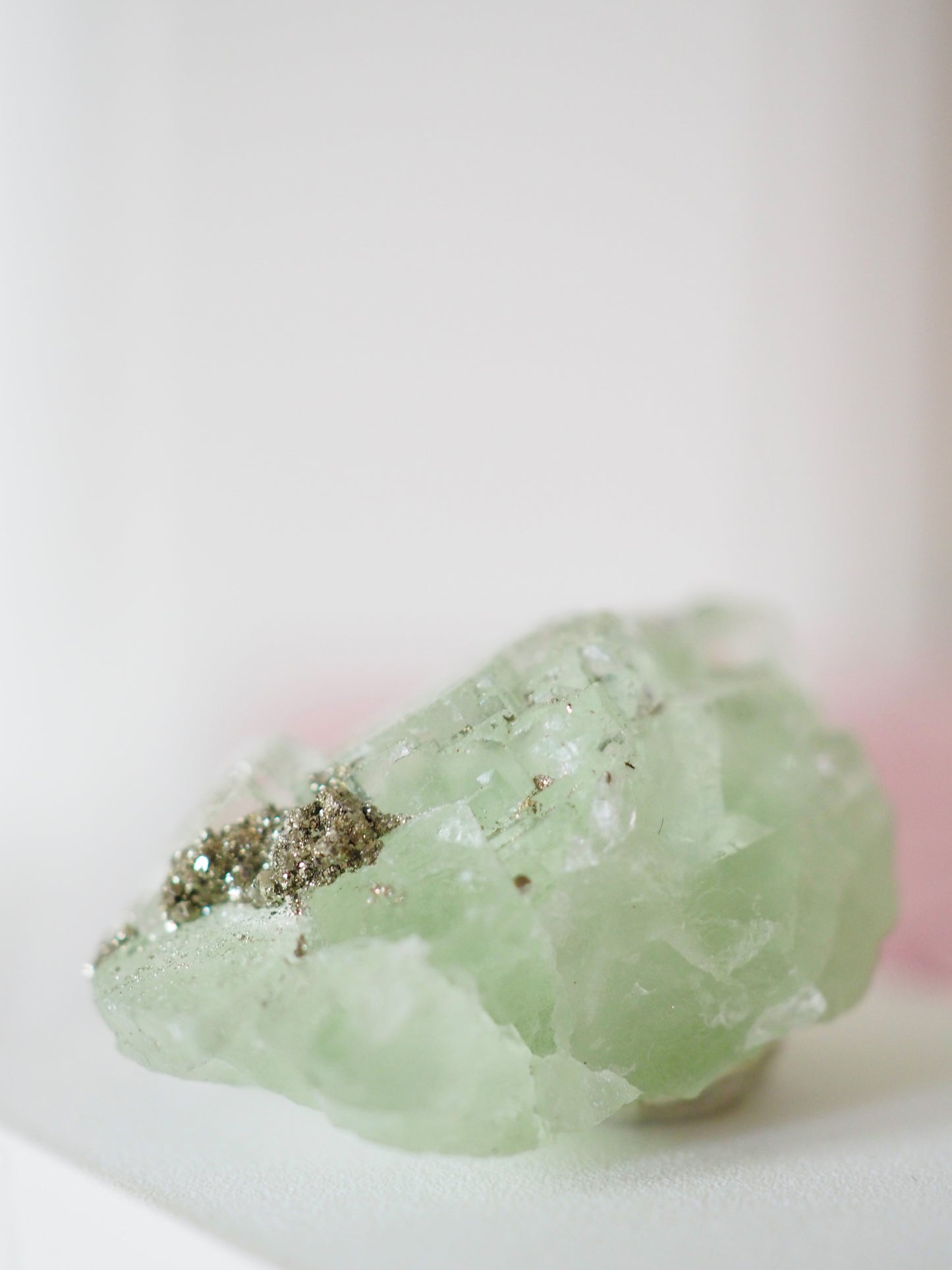 Grüner Fluorit mit Pyrit MINI MINERALS IN BOX 4x4cm - aus China