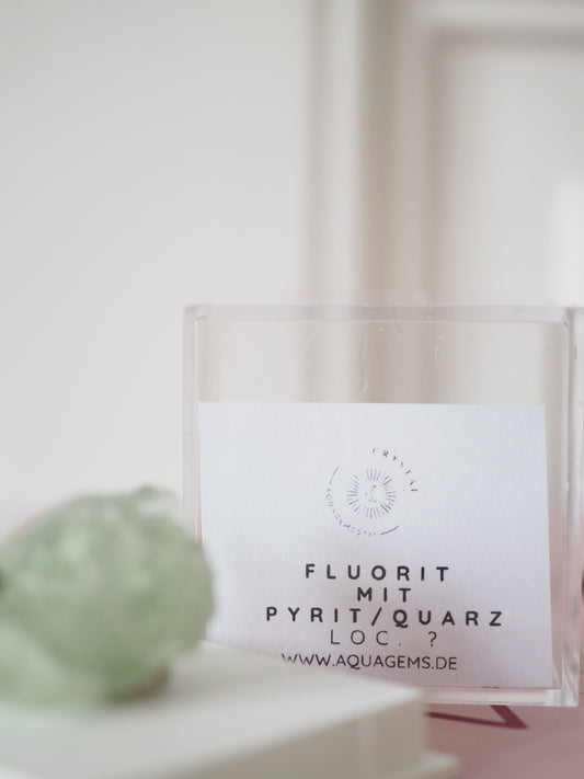 Grüner Fluorit mit Pyrit MINI MINERALS IN BOX 4x4cm - aus China