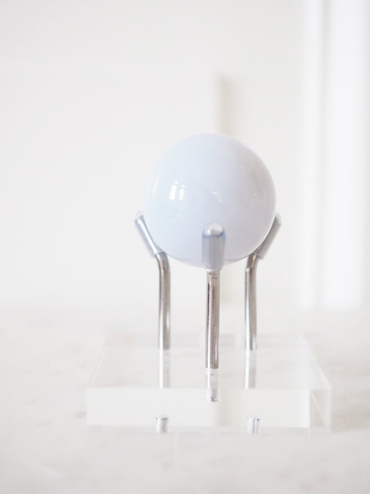 Mineralen Display auf Acryl . Kugelständer Halter. Ständer Beweglich Silber S