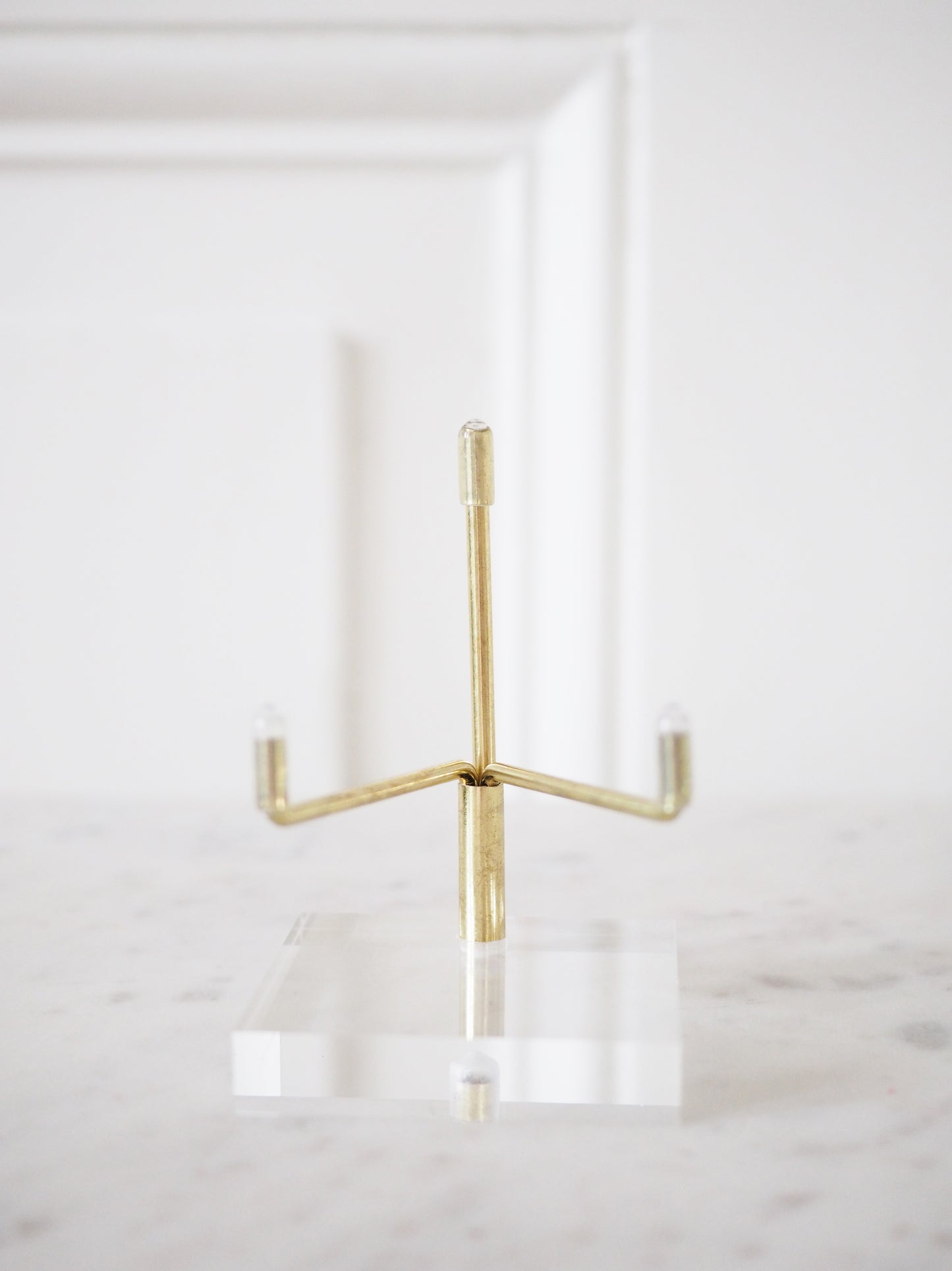 Mineralen Display auf Acryl . Halter. Ständer Beweglich Gold / Silber S