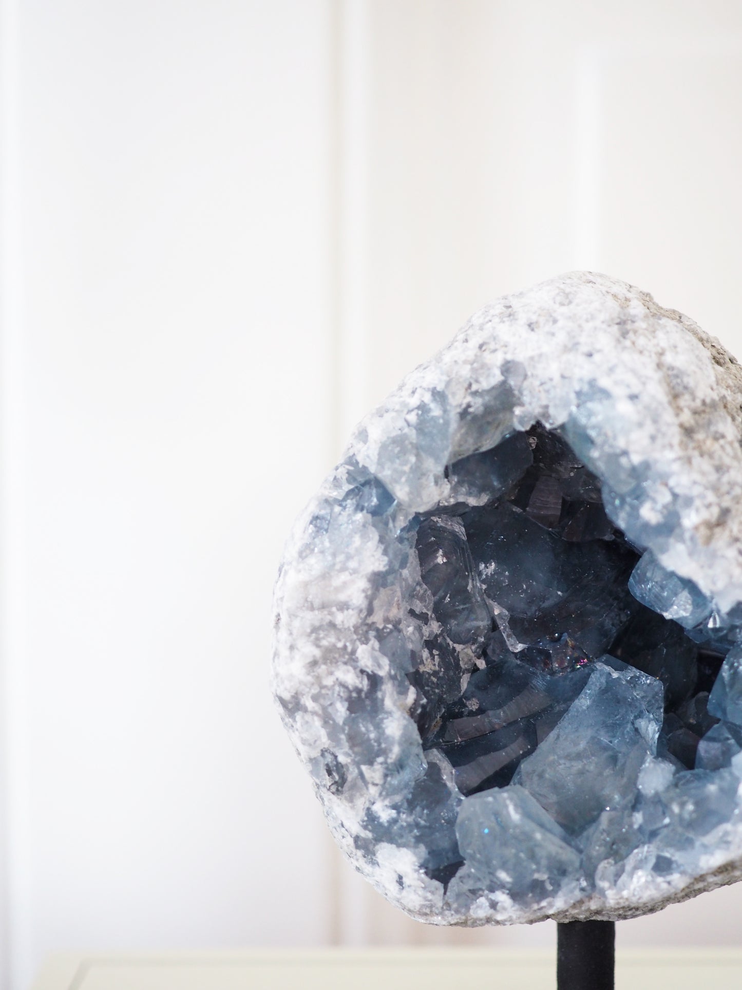 Coelestin Cluster auf Halter . Ständer ca. 11 cm - aus Madagascar HIGH QUALITY