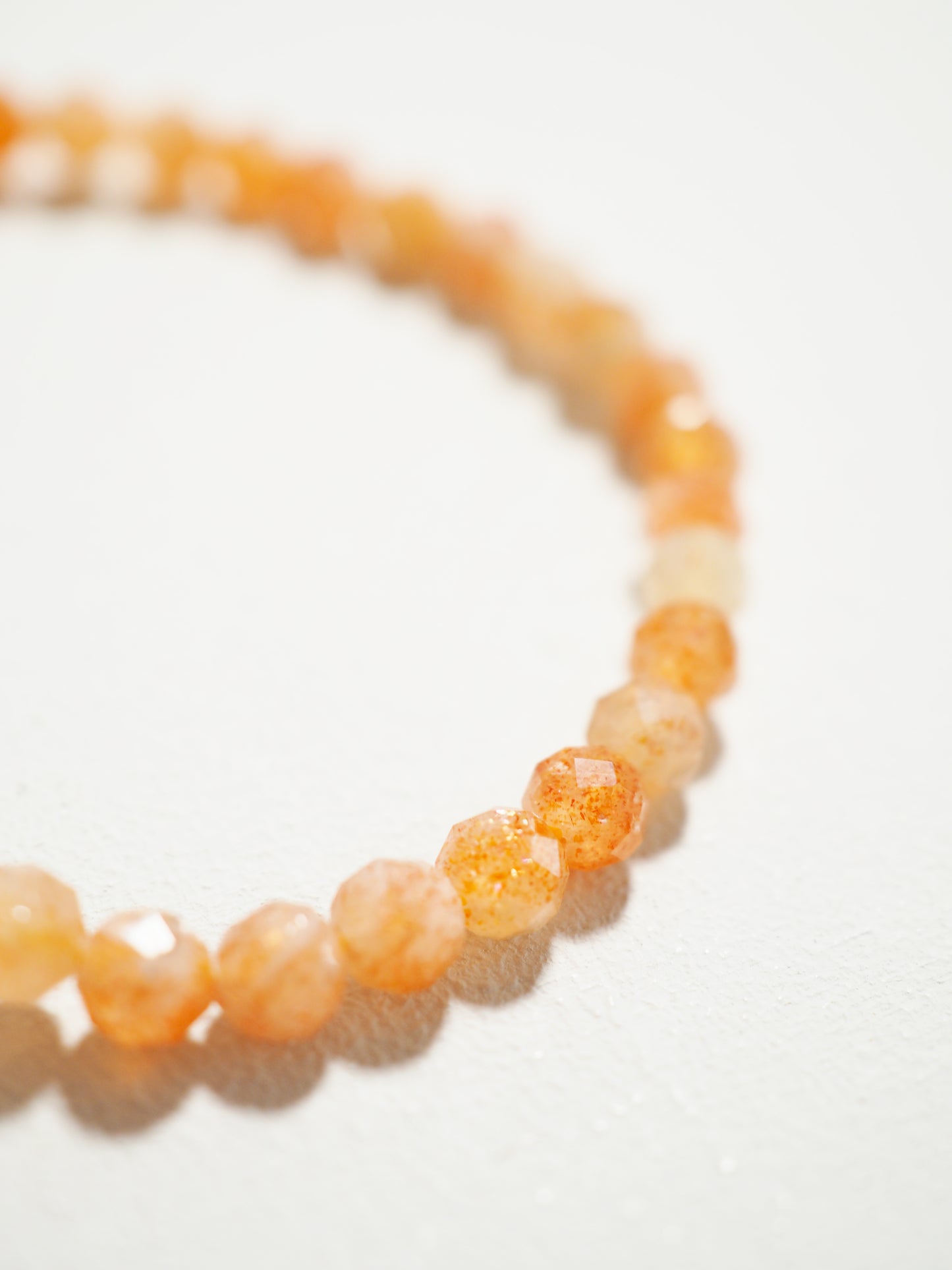 Facettiertes Sonnenstein Armband . Sunstone Bracelet 4mm - High Quality