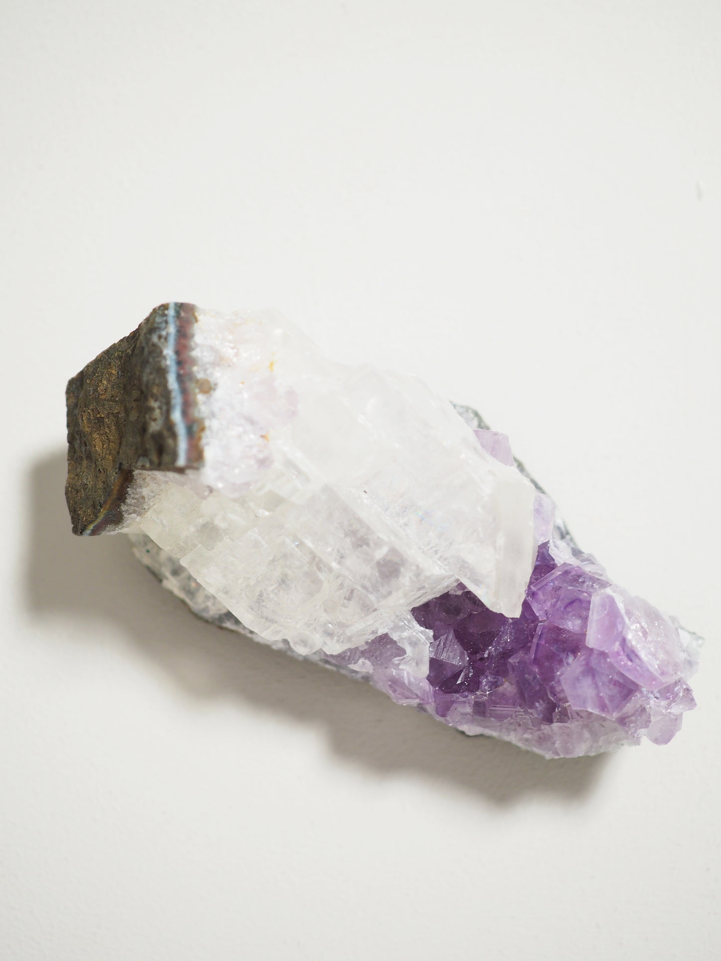 Violettes Amethyst Cluster mit Calcite mit Regenbögen ca. xx cm - aus Brasilien