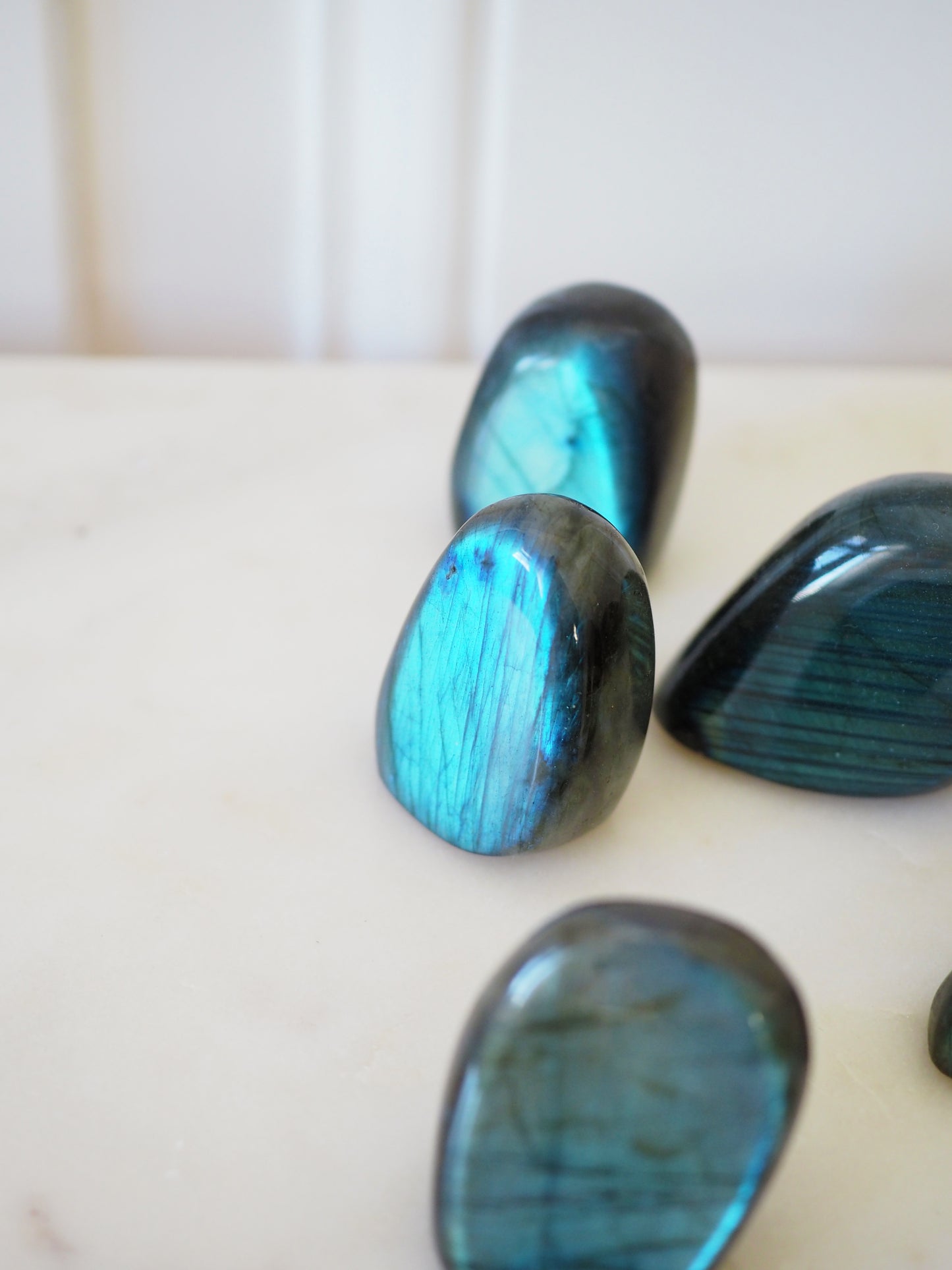 Türkise Mini Labradorit Freiform . Labradorite Freeform Turquoise Flash ca. 5 cm - aus Madagascar HIGH QUALITY