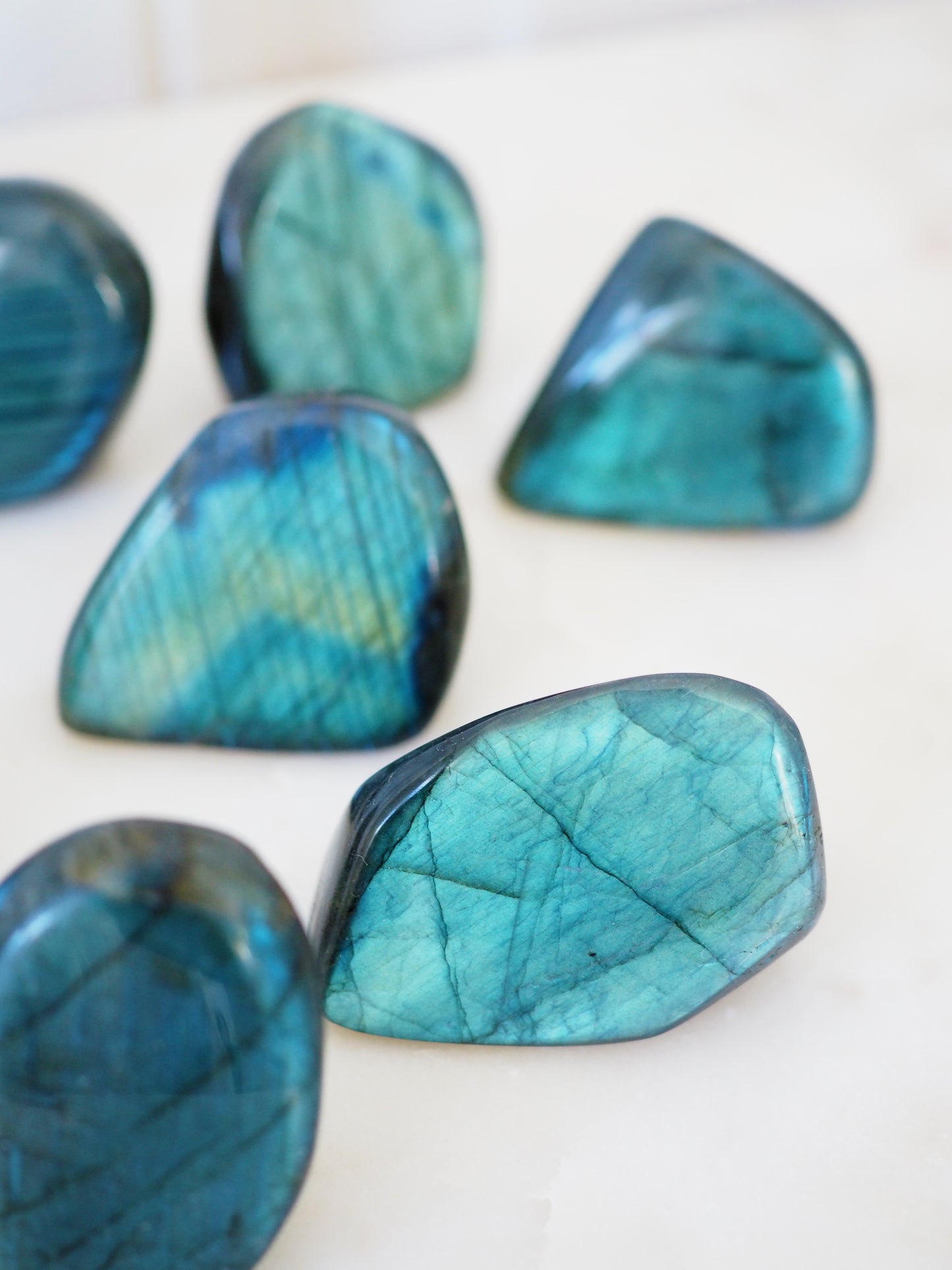 Türkise Mini Labradorit Freiform . Labradorite Freeform Turquoise Flash ca. 5 cm - aus Madagascar HIGH QUALITY