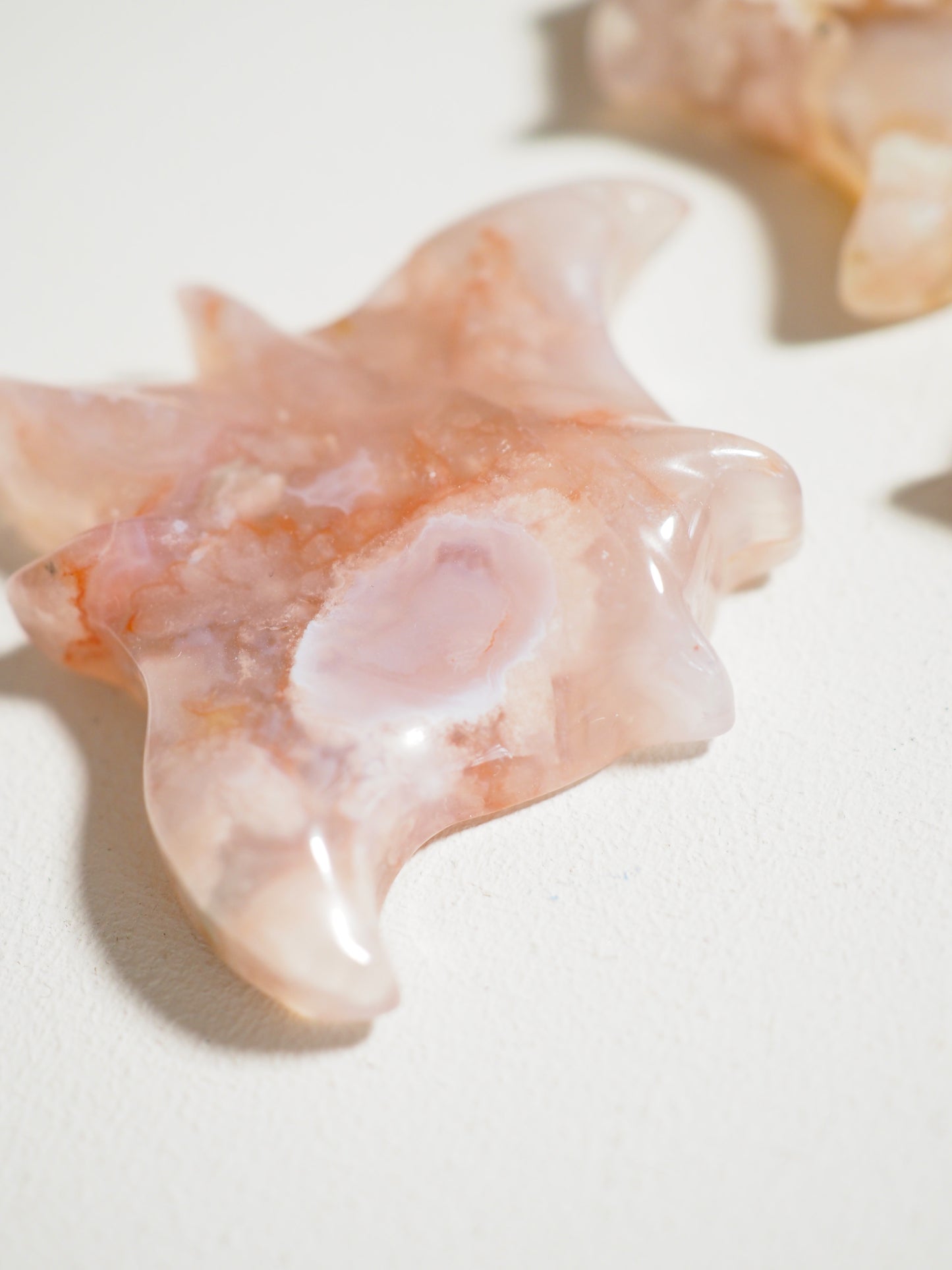 Blumenachat Rochen . Flower Agate Stingray Carving ca. 5 cm - aus Madagascar Handcarved
