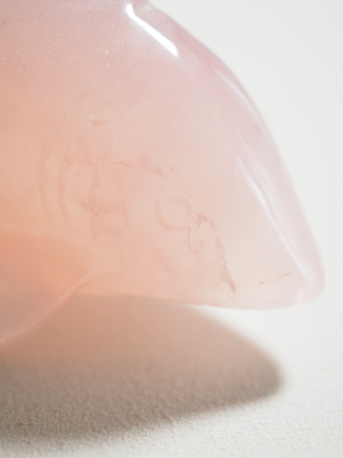Rosenquarz Hai . Rosequartz Shark ca. 7.5 cm - Handcarved