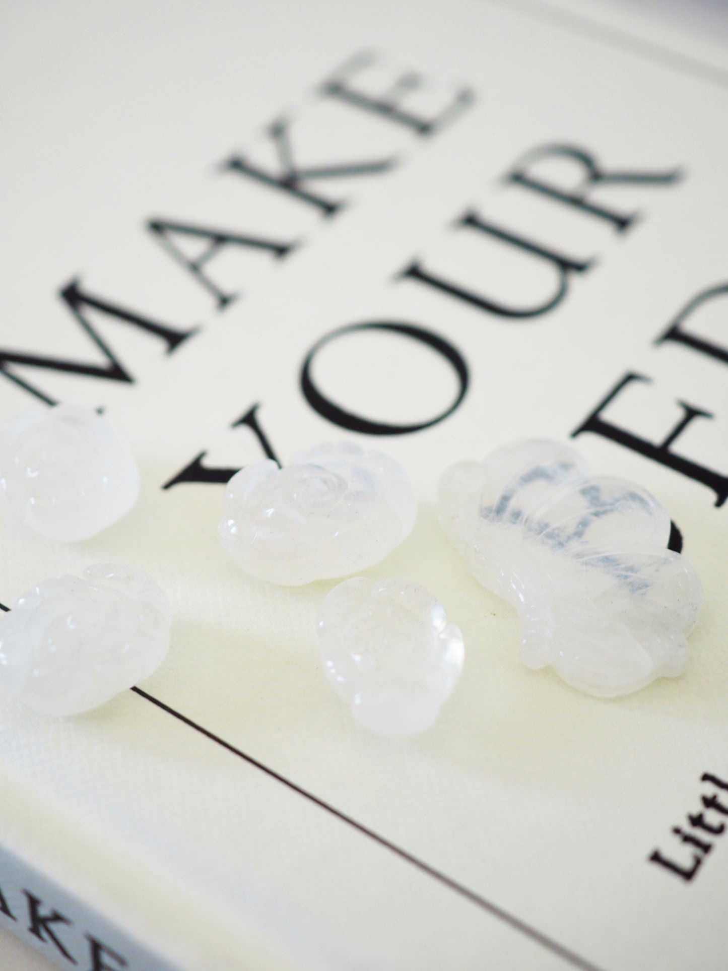 Weiße Mondstein Blume ca 1-2 cm Mini Carving - aus Tansania HIGH QUALITY