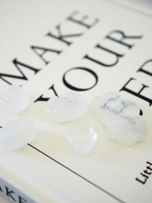 Weiße Mondstein Blume ca 1-2 cm Mini Carving - aus Tansania HIGH QUALITY