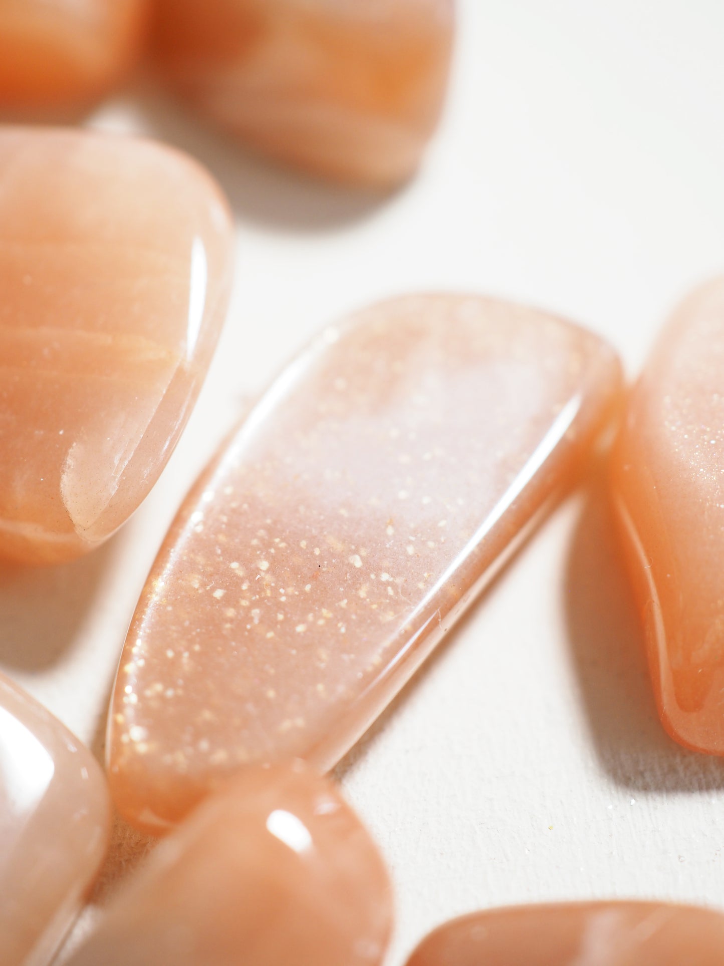 Echter Sonnenstein Trommelstein / Real Sunstone Tumble ca. 2-3 cm aus Tansania -High Quality