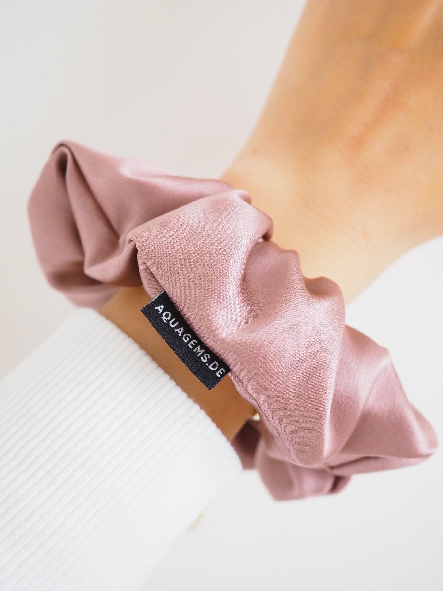 CRYSTAL SCRUNCHIE 100% Maulbeerseiden Haargummi mit Kristall Tasche - LETS MAUVE