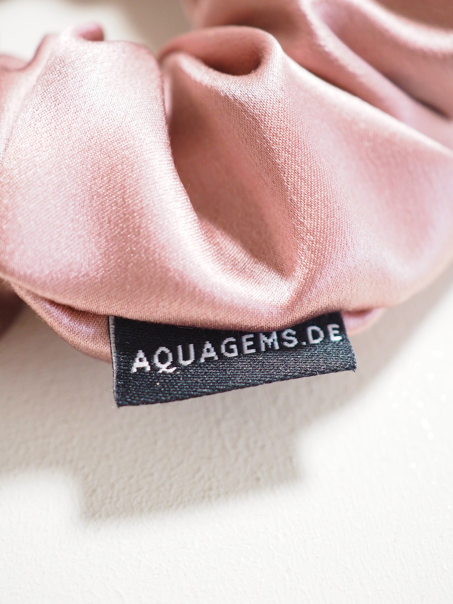 CRYSTAL SCRUNCHIE 100% Maulbeerseiden Haargummi mit Kristall Tasche - LETS MAUVE