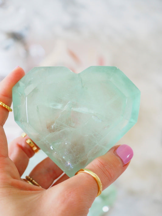 Mint Grünes Fluorit Herz MIT Halter ca 6.5-8 cm - aus Mozambique HIGH QUALITY