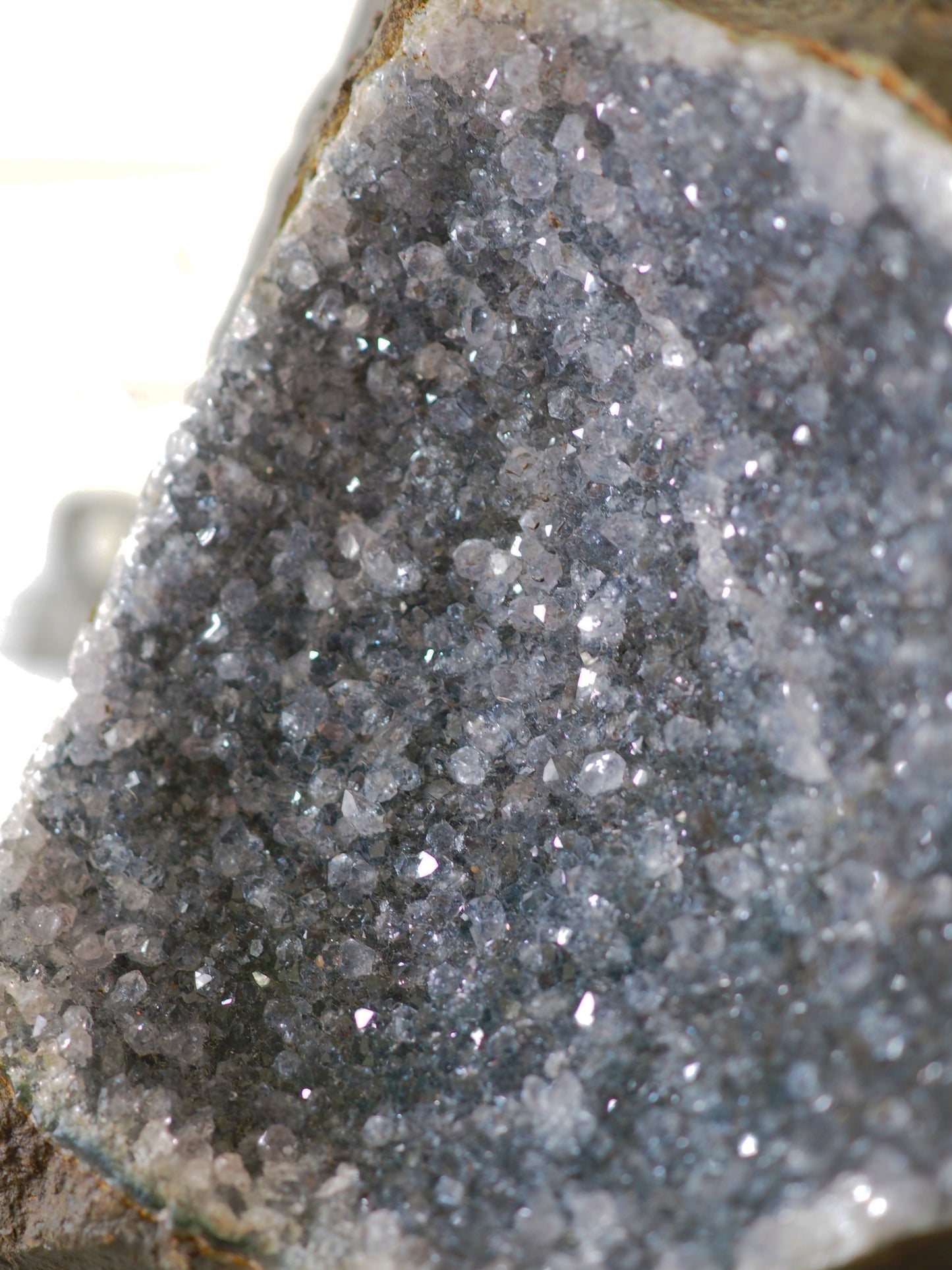 Schwarz Grauer Galaxy Amethyst in Basalt - Amethyst in Basalt ca 3.2kg 20 cm - aus Brasilien