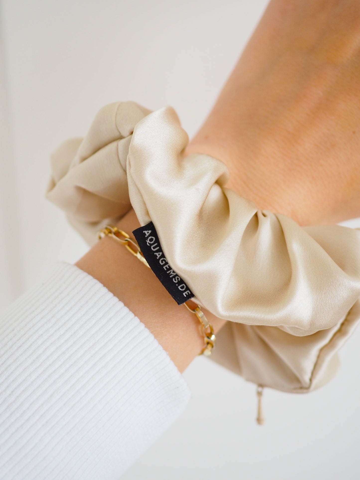 CRYSTAL SCRUNCHIE 100% Maulbeerseiden Haargummi mit Kristall Tasche - CHAMPAGNER