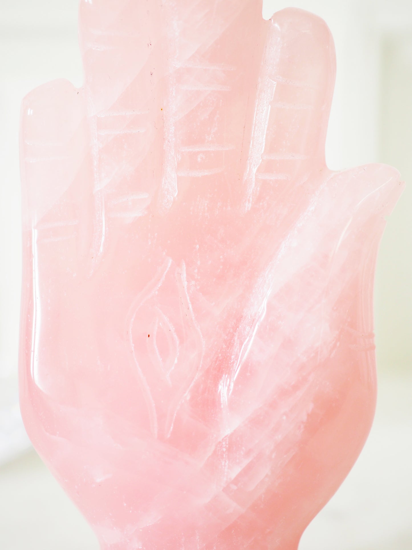 RosenquarzMagische Hand mit Auge Hamsa . Rosequartz Magic Hand with Eye ca. 12 cm - Hand Carved