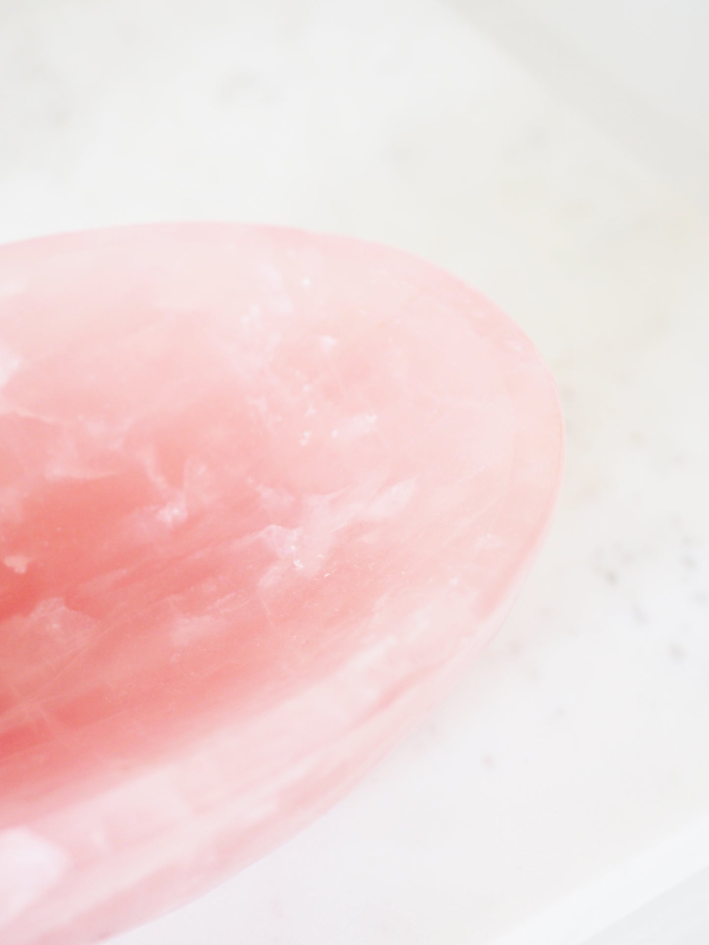 Schale Rosenquarz Oval . Rosequartz Oval Bowl 1.3 Kg 17 cm - aus Madagascar Handcarved