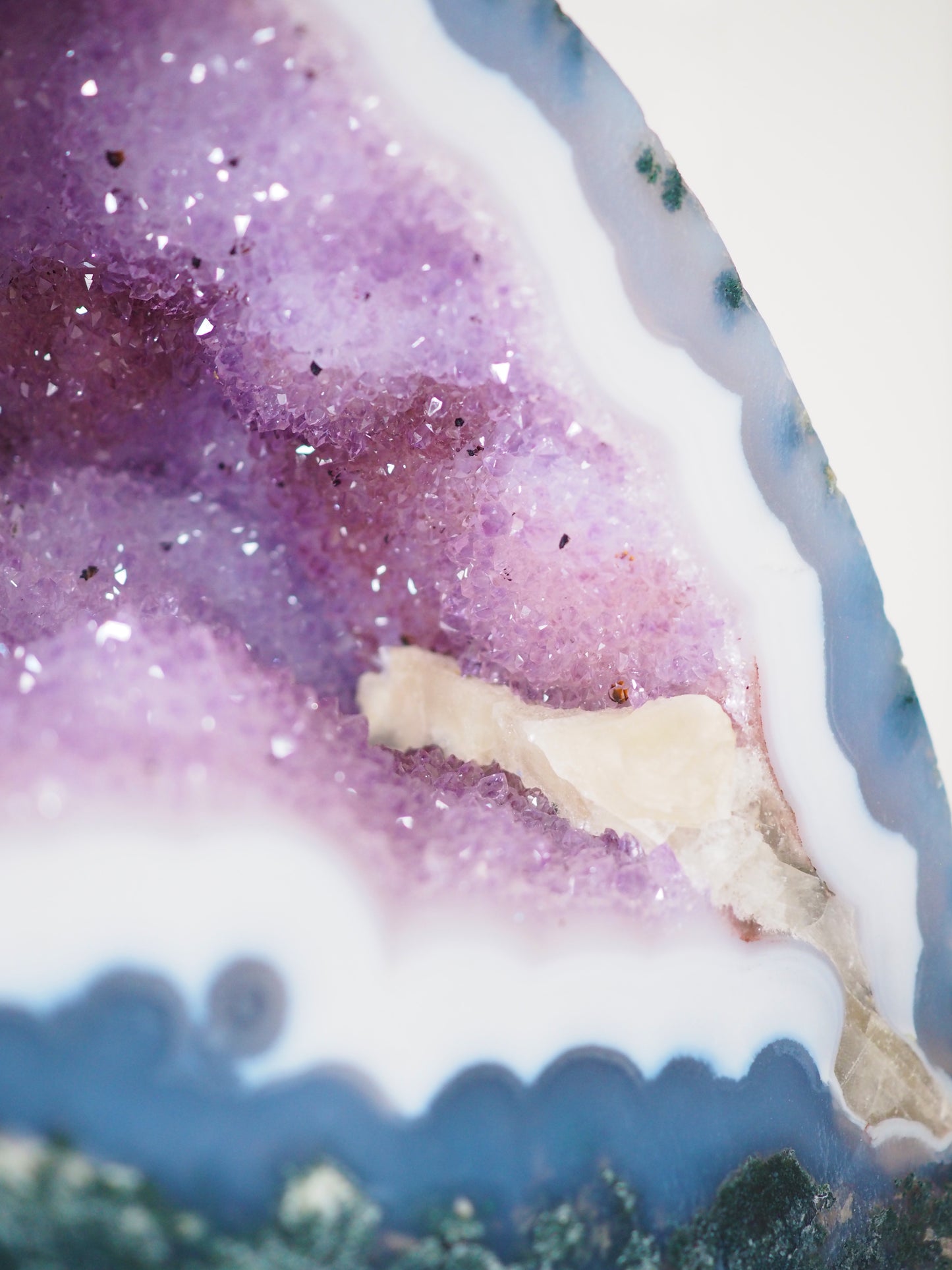 XL Amethyst Geode mit Moos Achat & Calcit 3,2 Kg / Kathedrale aus Brasilien - High Quality