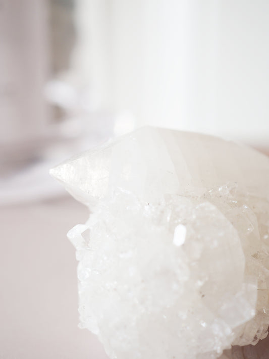 Apophylit Doppelender auf Apophylit mit Regenbögen - aus Indien RARE