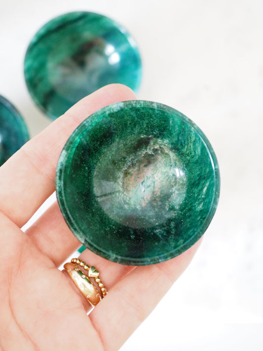 LUCKY BOWL. Grüner Aventurin . Edelstein. Kristall Schale Bowl ca. 5.5 cm - aus Indien HAND CARVED HIGH QUALITY