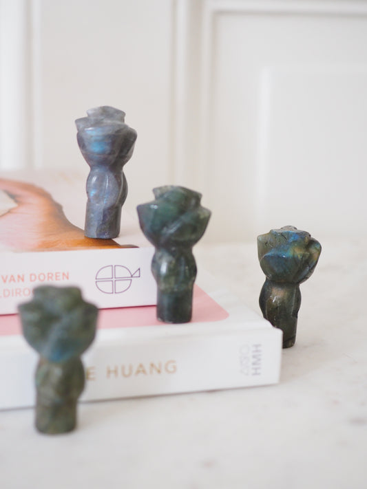 Labradorit Rose Mini Gravur . Labradorite Mini Rose Carving ca.4cm