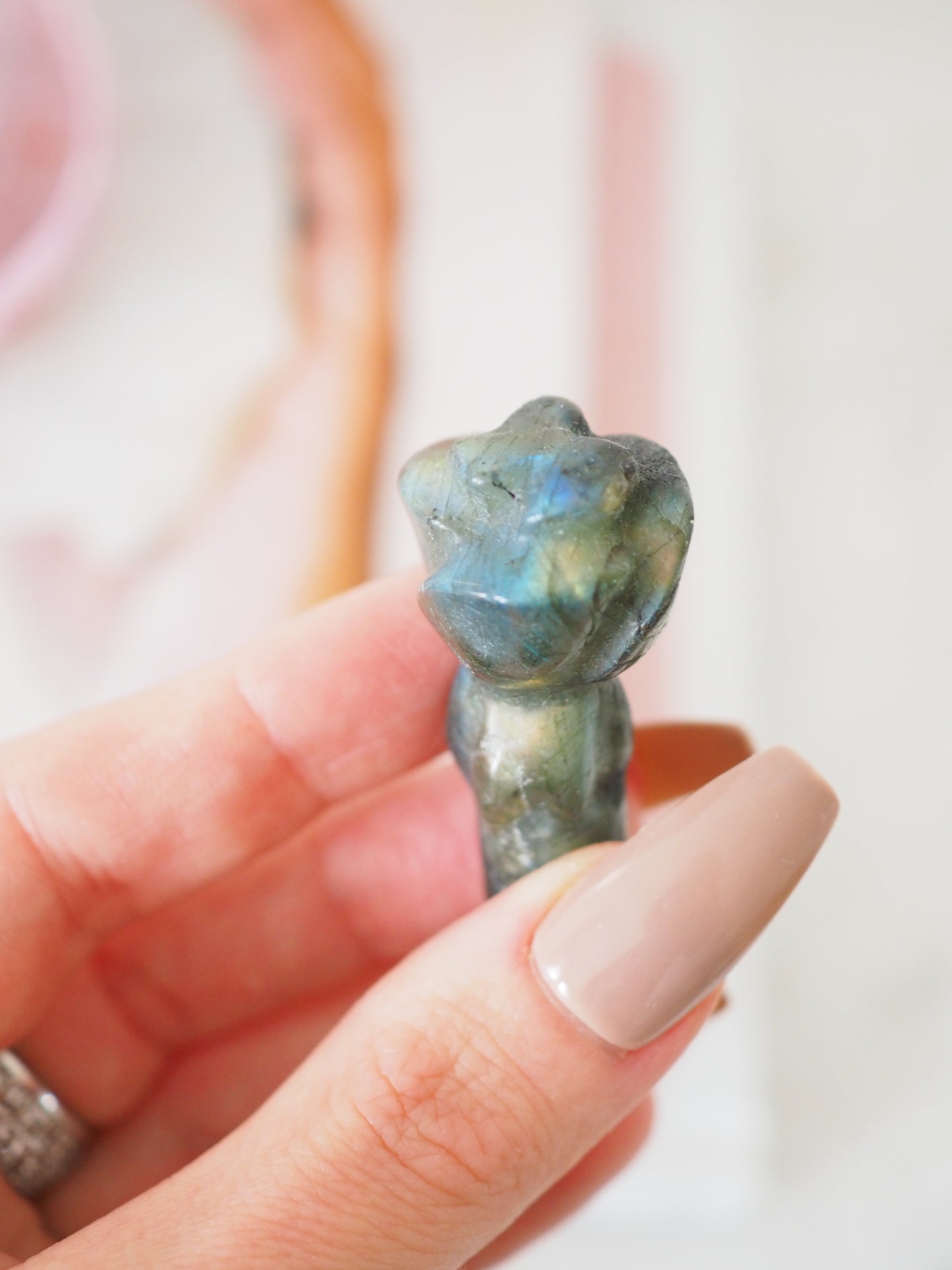 Labradorit Rose Mini Gravur . Labradorite Mini Rose Carving ca.4cm