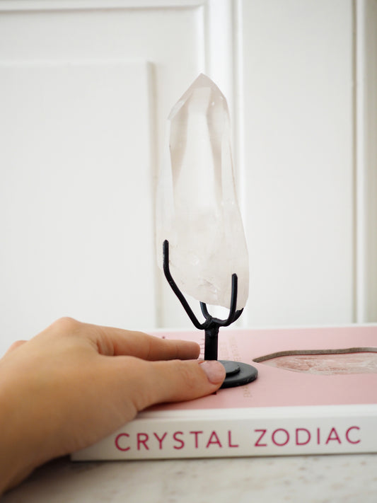 Bergkristall LEMURIAN Spitze auf Halter . Ständer ca.14 cm - aus Bahia Brasilien