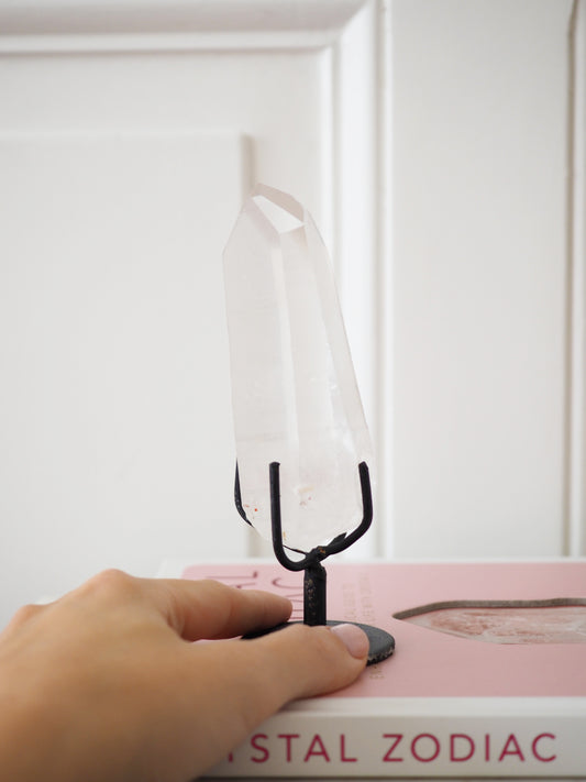 Bergkristall LEMURIAN Spitze auf Halter . Ständer ca. 14 cm - aus Bahia Brasilien