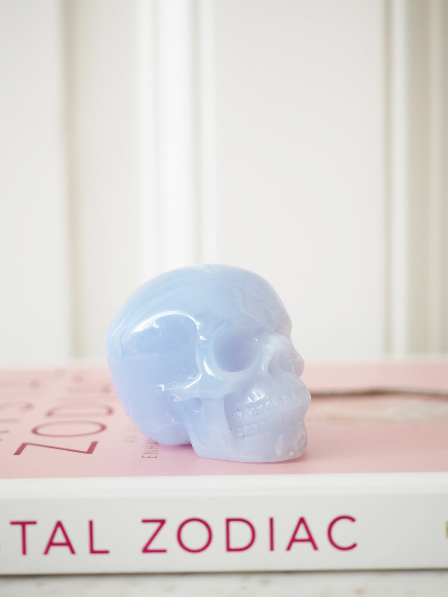 Blauer Chalcedon Totenkopf . Skull ca. 5cm - aus Türkei HAND CARVED HIGH QUALITY