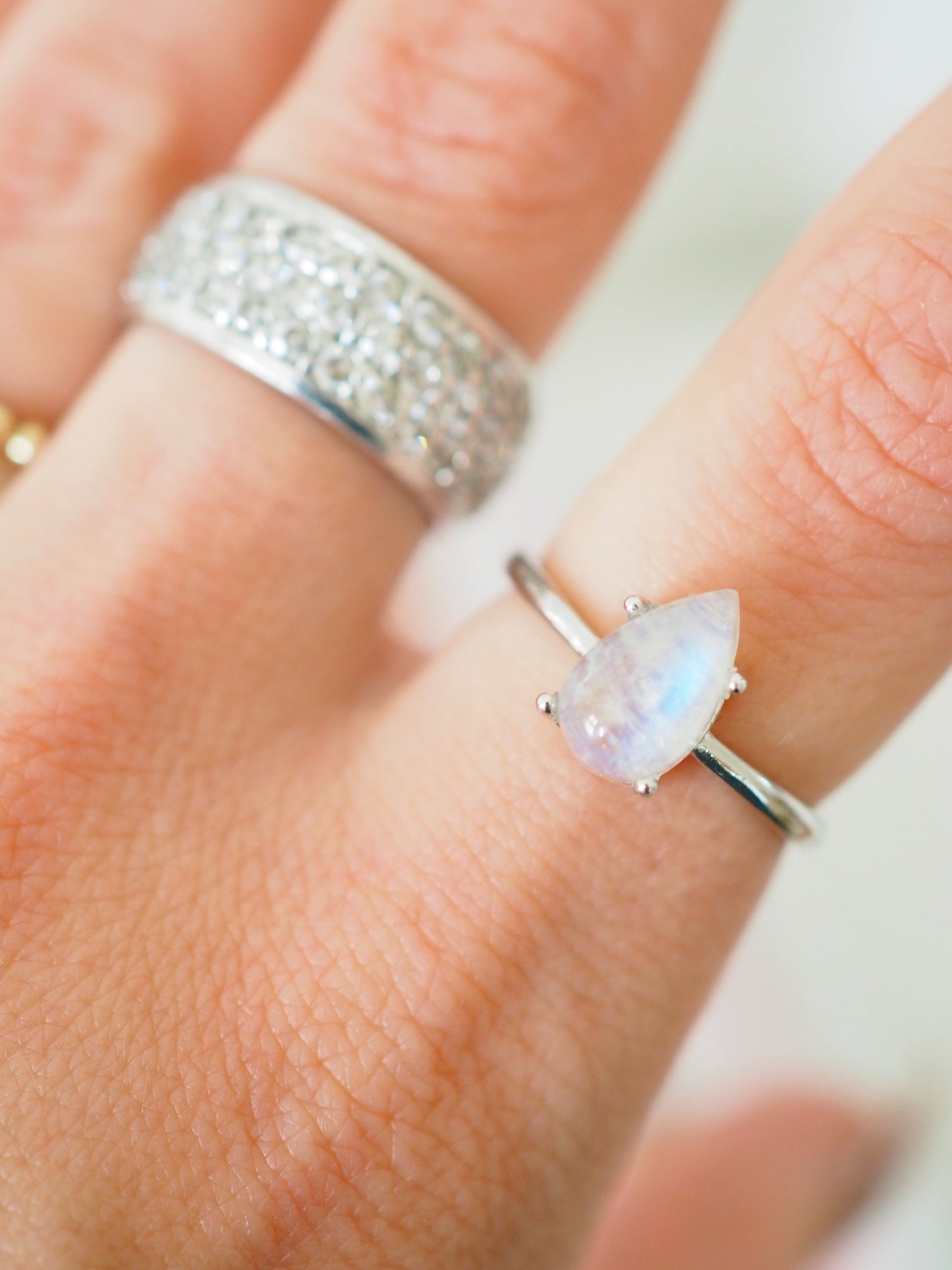 Regenbogen Mondstein Drop Shape Ring 925 Sterlingsilber ca. 1 cm - aus Indien