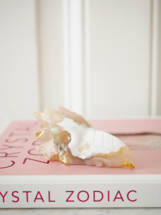 Drachen Skull. Totenkopf Blumenachat . Sakura Achat. Kirschblüten Chalcedon ca. 7.5cm - aus Madagascar HAND CARVED HIGH QUALITY