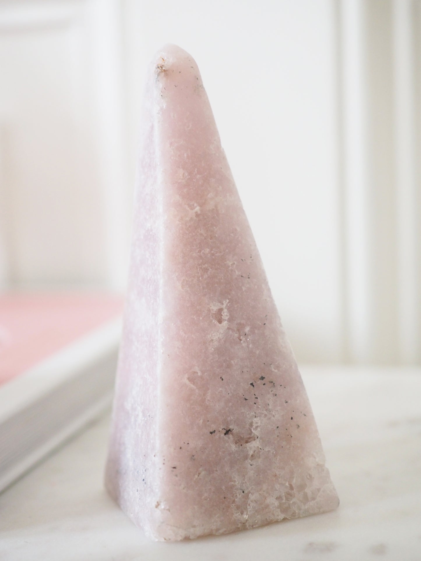 Sparkly Pink Amethyst Obelisk ca. 9.5cm - aus Patagonien Handcarved