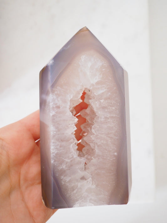 Druzy Achat Turm Obelisk . Druzy Agate Flat Obelisk ca. 12 cm- aus Brasilien Handcarved