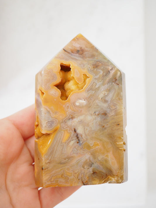 Druzy Achat Turm Obelisk . Druzy Agate Flat Obelisk ca. 10 cm- aus Brasilien Handcarved