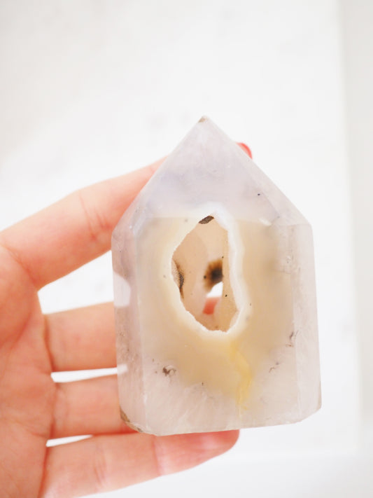 Druzy Achat Turm Obelisk . Druzy Agate Flat Obelisk ca. 7.5 cm- aus Brasilien Handcarved