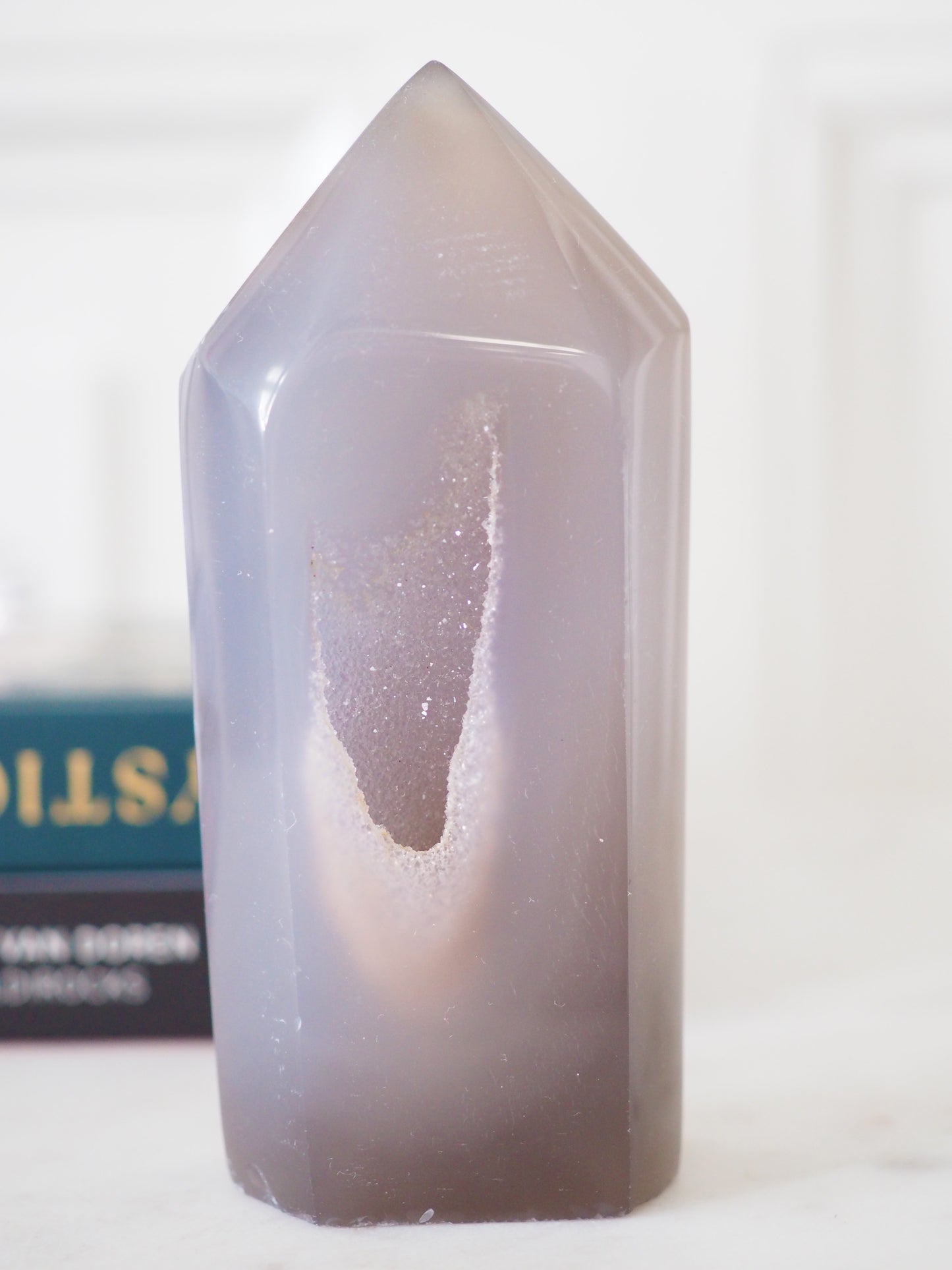 Druzy Achat Turm Obelisk . Druzy Agate Flat Obelisk ca. 9.5 cm- aus Brasilien Handcarved