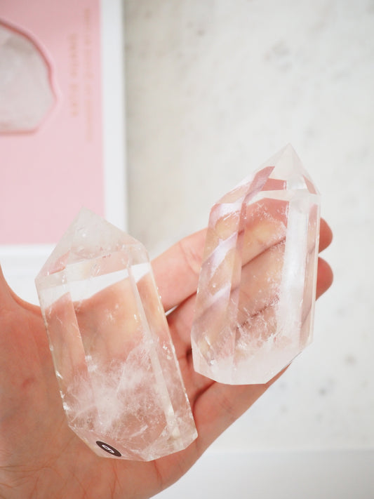 L Bergkristall Spitze . Light Rauchquarz Spitze ca. 6-9cm - aus Brasilien Hand poliert HIGH QUALITY